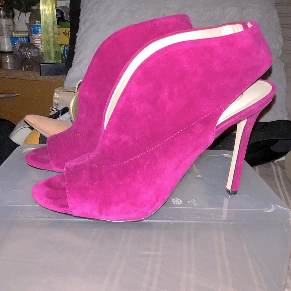 Jessica Simpson size 7. Fuchsia heels